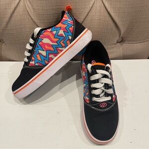 Heelys Youth Size 3 Prints Canvas Roller Shoes Sneakers HES10331 Black Blue